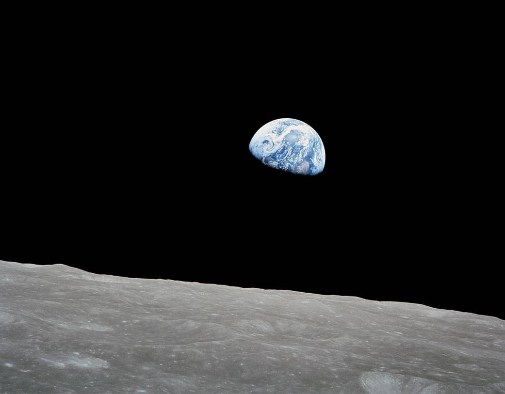Earth above the Moon's horizon in the Apollo 8 Earthrise photograph