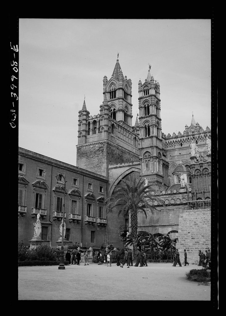 Palermo Cathedral in a black-and-white photograph from 1943